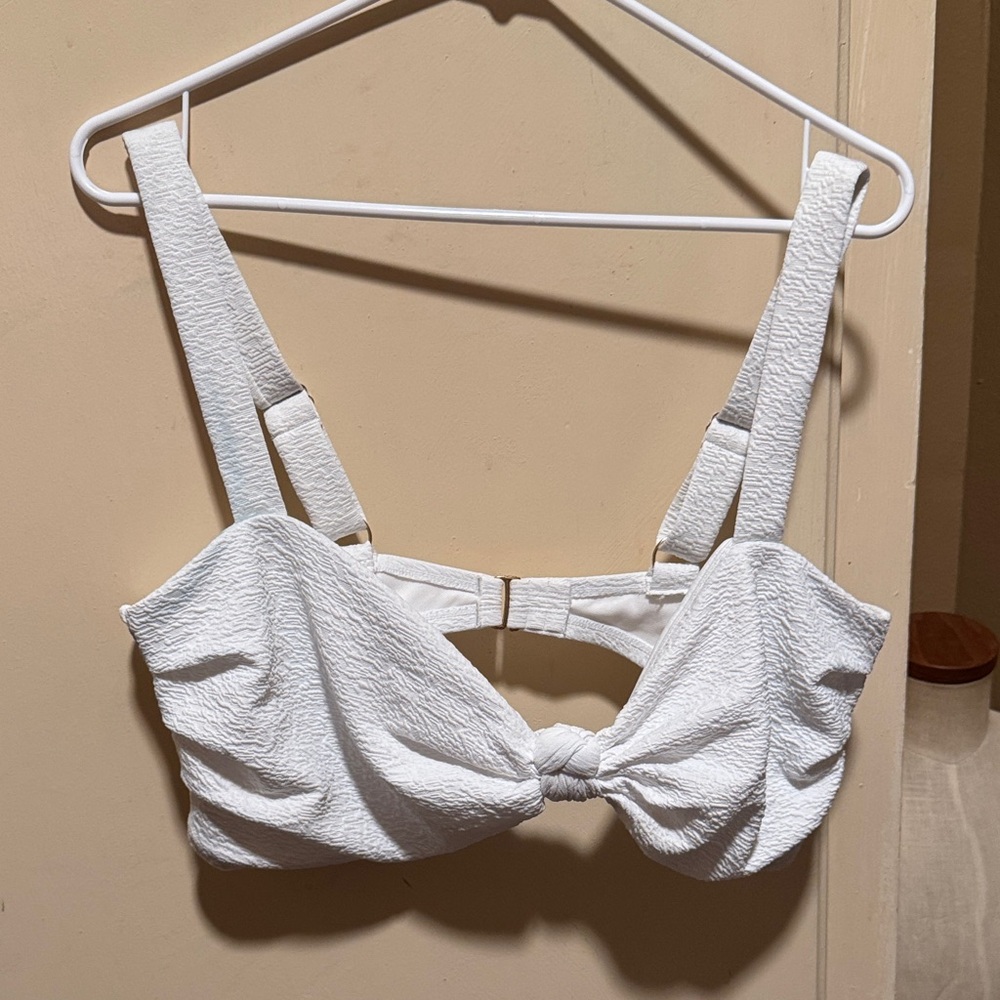Time and Tru Elegant White Textured Women's Bralette size 2x (20W-22W) like new